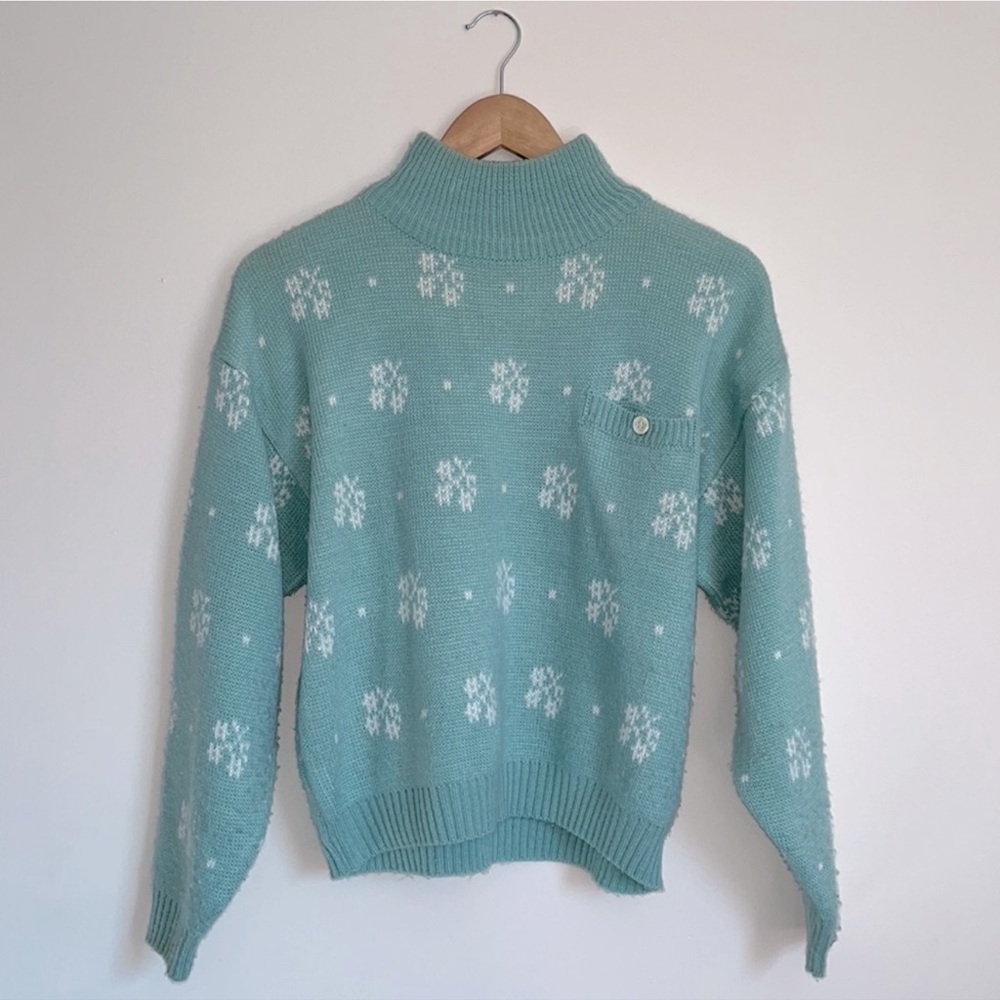 Justine Todd Women's petite Aqua Snowflake Turtleneck Sweater